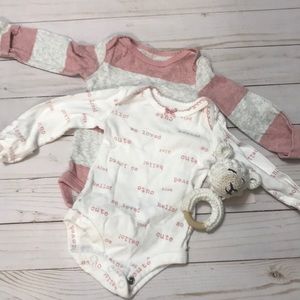 set of 4 longsleeve onesies with overlap for the hands!